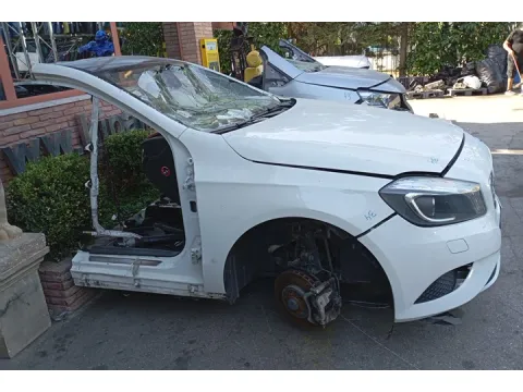 Μούρη (με καπό και φτερά) Με Μηχανή και Αυτόματο σασμάν για MERCEDES A - CLASS (2013 - 2018) (W176) *Π* - 