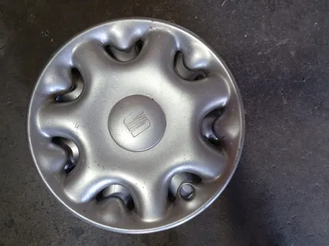 Τάσι 13άρια 3ΑΔΑ  για SEAT IBIZA (1993 - 1995) (6K) , (1995 - 1997) (6K) , AROSA (1997 - 2000) (6H) , CORDOBA (1999 - 2002) (6K) *Ε*