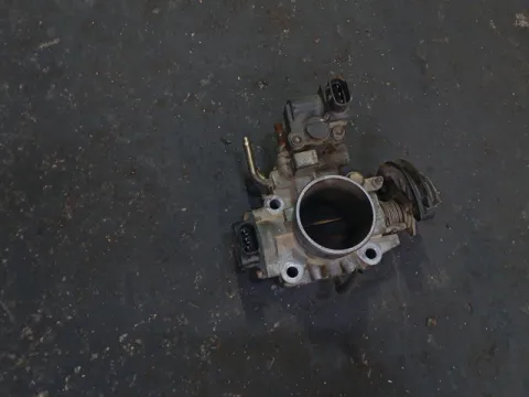 Σώμα Πεταλούδας 2227011020 για TOYOTA COROLLA (2000 - 2002) (ZE111) 