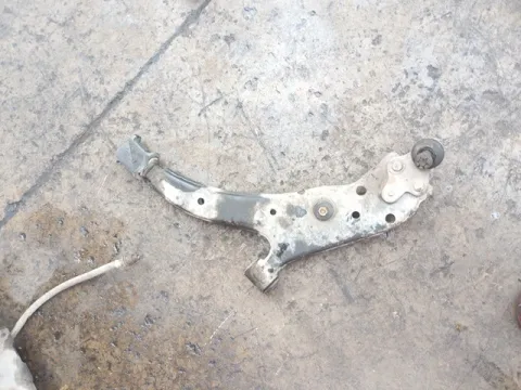 Ψαλίδι Εμπρός Αριστερό για TOYOTA STARLET (1996 - 1999) (EP90-1) 1300 (4E-FE) petrol 75 (EP91) 16V 