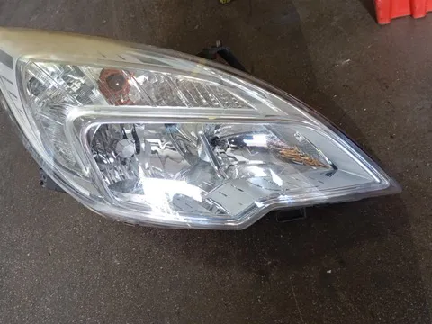 Φανάρι Εμπρός Δεξί Σπασμένη Βάση  για OPEL MERIVA (2010 - 2014) 