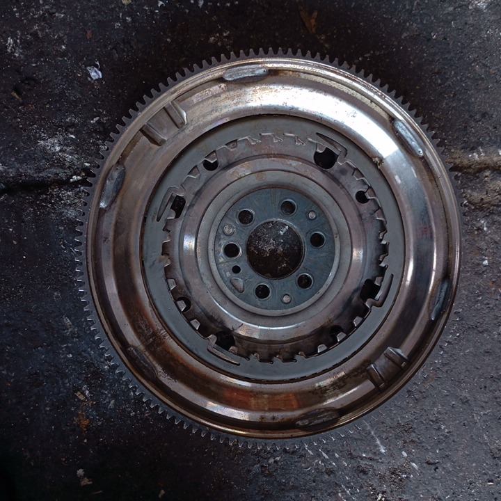 Βολάν Κινητήρα (Σφόνδυλος) 03105266 για SKODA OCTAVIA (2014 - 2017) 2000 Diesel TDi 150hp  Βολάν Κινητήρα (Σφόνδυλος) 03105266 για SKODA OCTAVIA (2014 - 2017) 2000 Diesel TDi 150hp