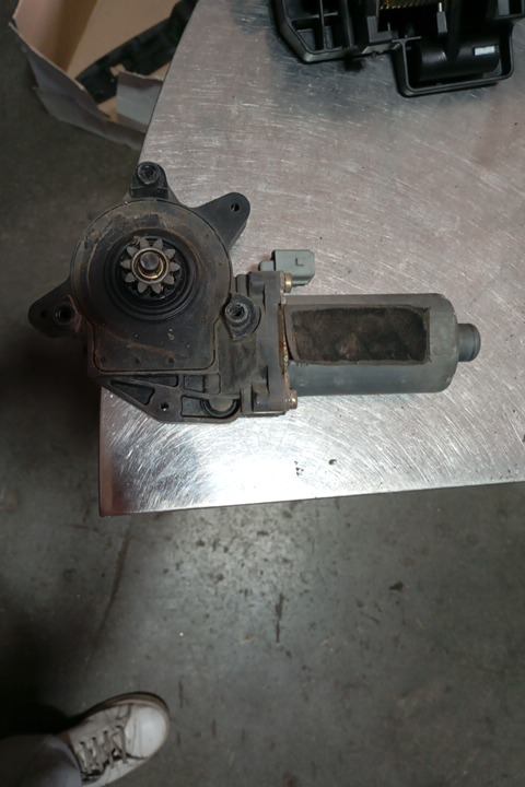 Γρύλος Παραθύρου Μοτερ Εμπρός Δεξί 2PIN για PEUGEOT 206 (1998 - 2002) (2A) (2C) (T3E) Hatchback - 5dr *Ο* Γρύλος Παραθύρου Μοτερ Εμπρός Δεξί 2PIN για PEUGEOT 206 (1998 - 2002) (2A) (2C) (T3E) Hatchback - 5dr *Ο*
