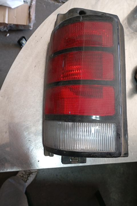 Φανάρι Πίσω Αριστερό Χωρίς Πλακέτα για DODGE GRAND CARAVAN (1991 - 1995) Mini Van - 3dr  Φανάρι Πίσω Αριστερό Χωρίς Πλακέτα για DODGE GRAND CARAVAN (1991 - 1995) Mini Van - 3dr