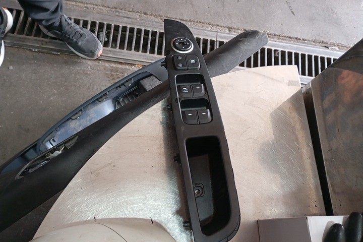 Διακόπτης Παραθύρων Κεντρικός Αριστερής 4πλός 7+18pin για HYUNDAI i10 (2014 - 2019) Hatchback - 5dr  Διακόπτης Παραθύρων Κεντρικός Αριστερής 4πλός 7+18pin για HYUNDAI i10 (2014 - 2019) Hatchback - 5dr